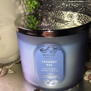 Bath And Bodyworks laundry day three with candle brand new